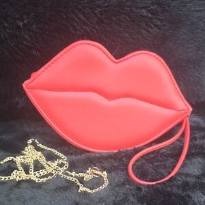 Red Lip-Shaped Wristlet Crossbody Bag